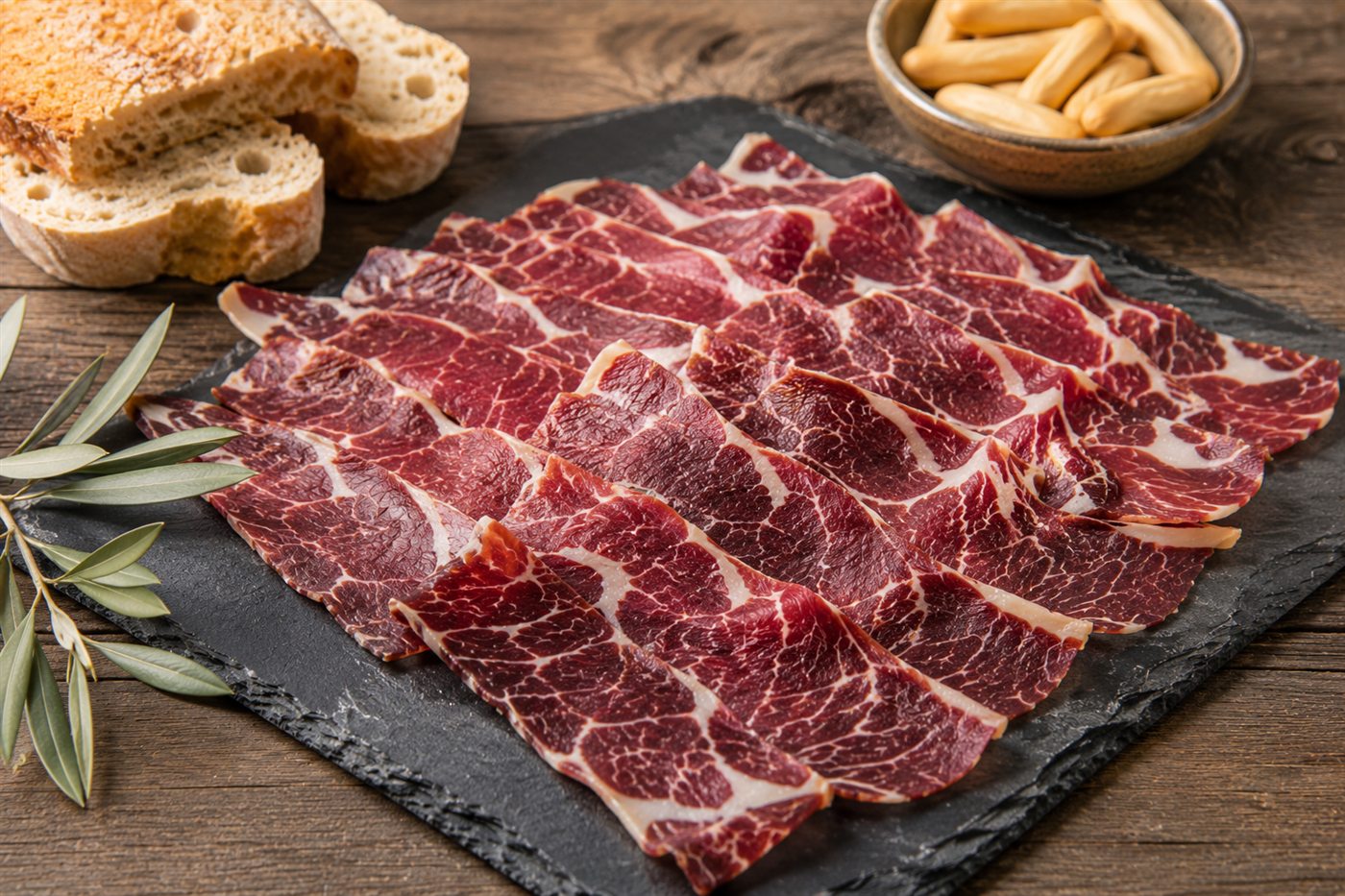 Cecina veteada en lonchas